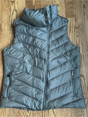 Patagonia Women’s Prow Down Puffer Vest Size Large